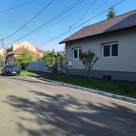 Carla'S Place Ap1 オラデア エクステリア 写真